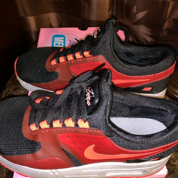 Nike - Picture 4 of 5